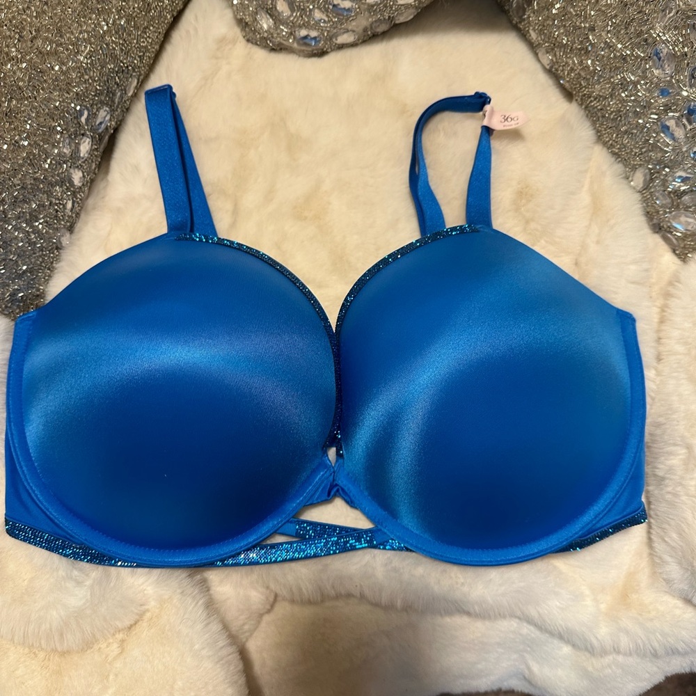 NWT Victoria Secret 36G “Very sexy push up” bra with crystal details